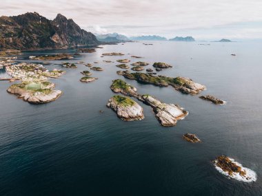 Norveç 'teki Lofoten Adaları' ndaki Henningsvaer manzarası
