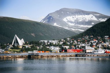 Kuzey Norveç 'teki Tromso' daki Kuzey Kutup Katedrali