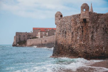 Budva 'nın Karadağ' daki Eski Kasabasına Bakış