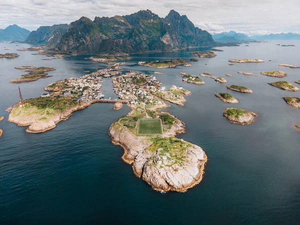 挪威Lofoten群岛Henningsvaer的观点 — 图库照片