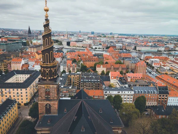 デンマーク コペンハーゲンの救い主教会 Vor Frelsers Kirke Drone — ストック写真