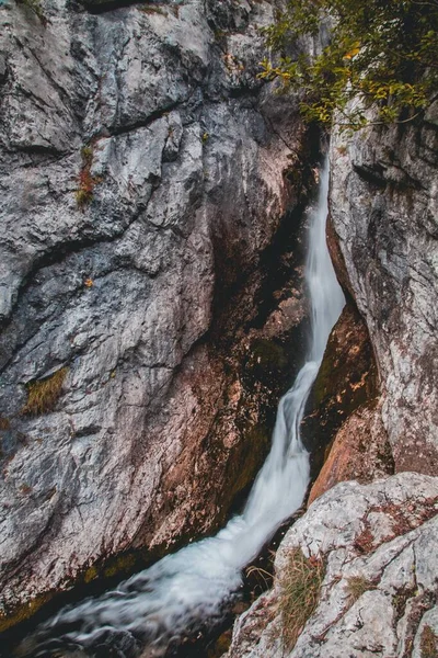 Fonte Rio Soca Parque Nacional Triglav Eslovénia — Fotografia de Stock