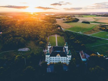 İsveç 'te Drone' un Sunset 'teki Skokloster Şatosu