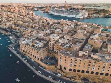 Valletta, Malta 'da gün batımı drone görünümleri