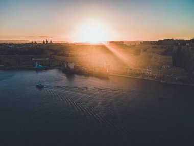 Valletta, Malta 'da gün batımı drone görünümleri