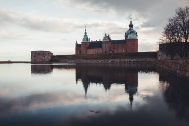 Kalmar Şatosu (Slott) İsveç 'in Smaland şehrinde görüldüğü gibi