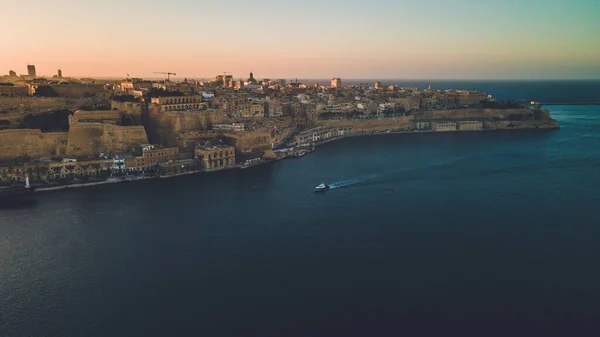 在马耳他瓦莱塔看到的日落无人驾驶飞机景观 — 图库照片
