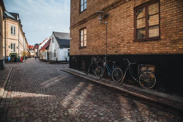 スウェーデンのルンドにある石畳の通りを見下ろす — ストック写真
