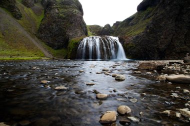 Stjornarfoss Şelalesi İzlanda 'nın güney kıyısında.