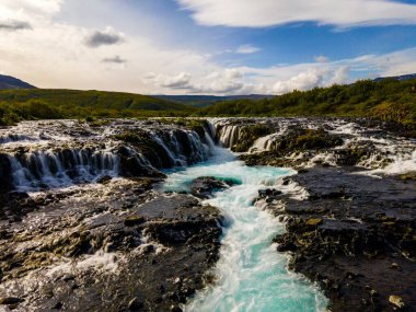 Bruarfoss Şelalesi İzlanda Dağları 'nda