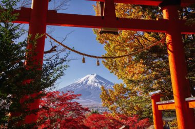 Dağın manzarası. Churieto Pagoda 'dan Fuji.