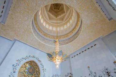 Abu Dabi 'deki Şeyh Zayed Camii' nin etrafından görüntüler