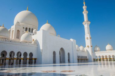 Abu Dabi 'deki Şeyh Zayed Camii' nin etrafından görüntüler