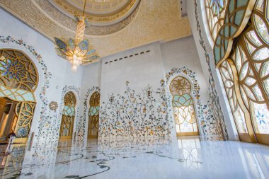Abu Dabi 'deki Şeyh Zayed Camii' nin etrafından görüntüler