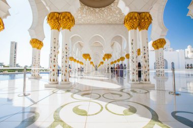 Abu Dabi 'deki Şeyh Zayed Camii' nin etrafından görüntüler