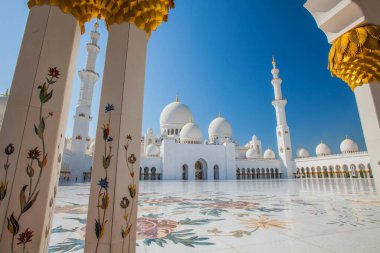 Abu Dabi 'deki Şeyh Zayed Camii' nin etrafından görüntüler