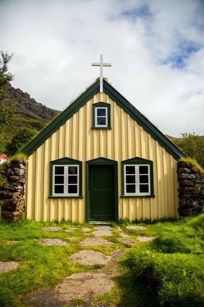 Igreja Hofskirkja Costa Sul Islândia — Fotografia de Stock