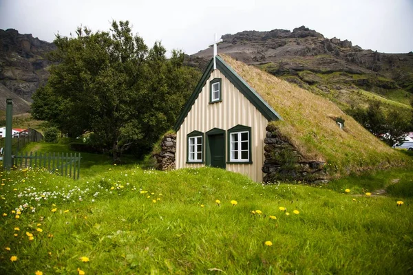 Chiesa Hofskirkja Sulla Costa Meridionale Dell Islanda — Foto Stock