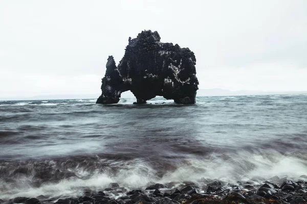 Zlanda Nın Kuzeyinde Hvitserkur Kaya Oluşumu — Stok fotoğraf