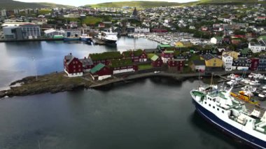 İHA 'nın Faroe Adalarındaki Eski Torshavn Kasabası