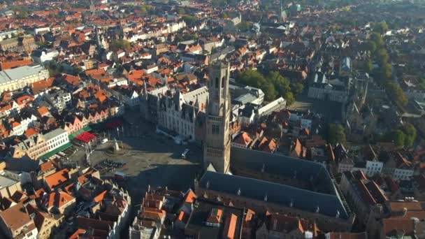 ドローンによるベルギーのブルージュの鐘楼 — ストック動画