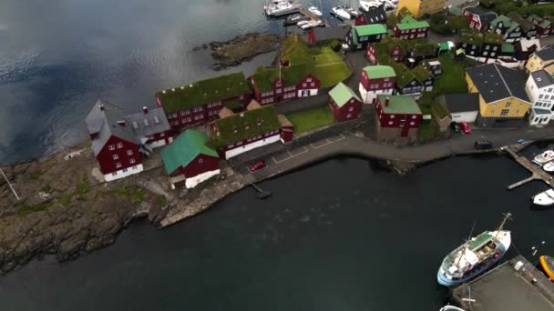 ドローンによるフェロー諸島の旧市街トルシャン — ストック動画