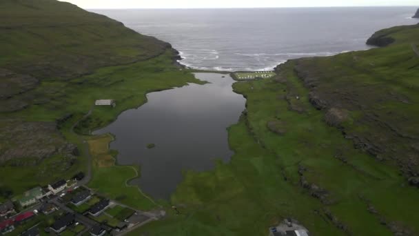Lake Eidi Village Eysturoy Faeröer Door Drone — Stockvideo