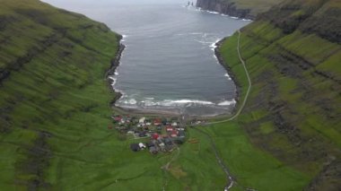 Faroe Adaları 'ndaki Streymoy' da Drone 'un Tjornuvik' i
