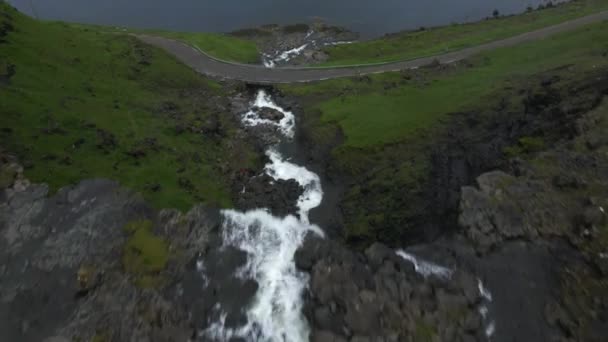 Водоспад Fossa Streymoy Фарерських Островах Drone — стокове відео