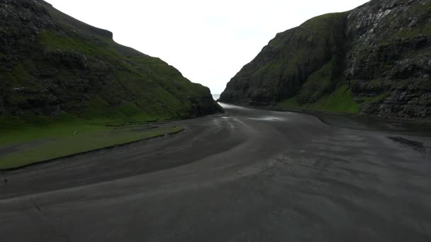 Faroe Adalarındaki Saksun Kara Kum Sahili — Stok video