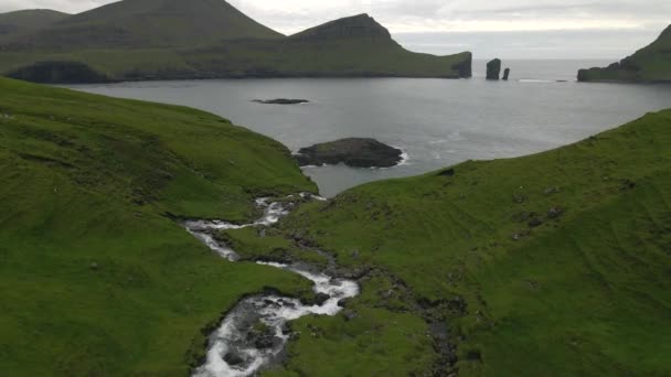 Drone Faroe Islands Vagar Skardsafossur Waterfall — 비디오