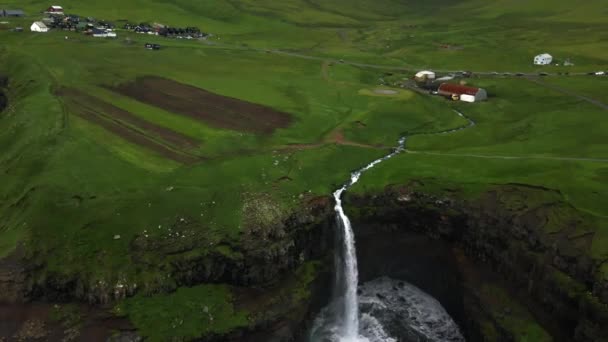 Mulafossur Waterfall Vagar Färöarna Drone — Stockvideo