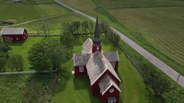 Lofoten Adalarındaki Flakstad Kilisesi, Norveç İHA 'sı
