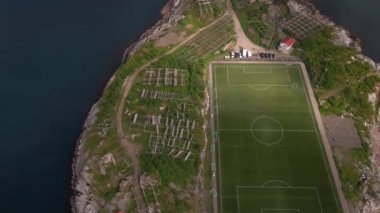 Norveç, Lofoten 'deki Henningsvaer Futbol Stadyumu.