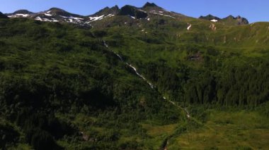 Lofoten, Norveç 'te Drone' dan Şelale