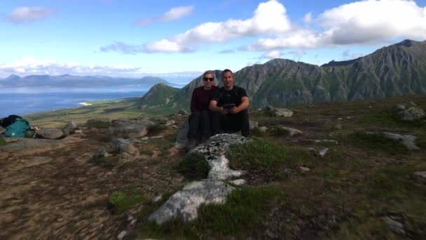Matmora Hike Στο Lofoten Της Νορβηγίας Από Τον Drone — Αρχείο Βίντεο