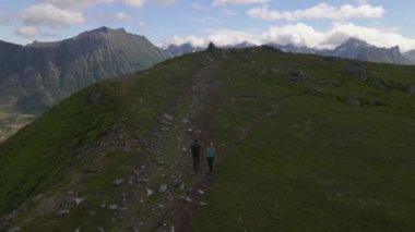 Drone 'la Norveç, Lofoten' de Matmora Yürüyüşü