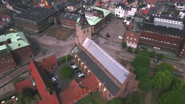 Odense Cathedral Danmark Vid Drone — Stockvideo