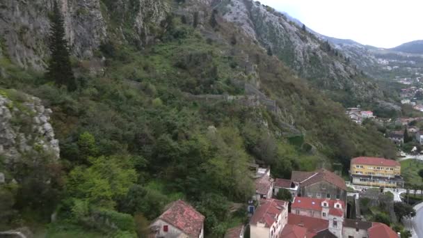Gamla Fästningsmurar Kotor Montenegro — Stockvideo
