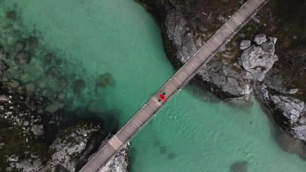 ドローンでスロベニアのソカ川 — ストック動画