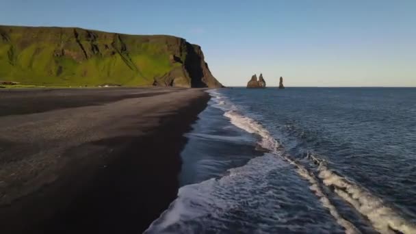 Reynisfjara Beach Reynisdrangar Izlandon Drone — Stock videók