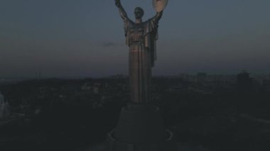 Ukrayna, Kyiv 'deki Anavatan Anıtı