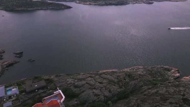 ドローンによるスウェーデンのマルストランドからの眺め — ストック動画