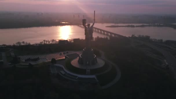 Monument Van Het Moederland Kiev Oekraïne Door Drone — Stockvideo