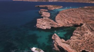 Blue Lagoon Comino, Malta 'da İHA' dan.