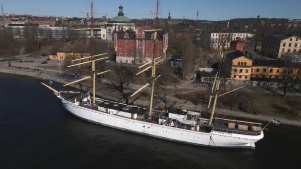 由Drone在瑞典斯德哥尔摩的Skeppsholmen — 图库视频影像