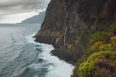 Portekiz, Madeira 'da Cascata do Corrego da Furna' nın insansız hava aracı görüntüsü