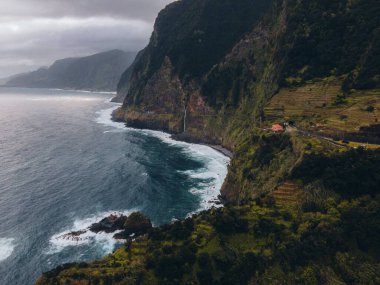 Portekiz, Madeira 'da Cascata do Corrego da Furna' nın insansız hava aracı görüntüsü