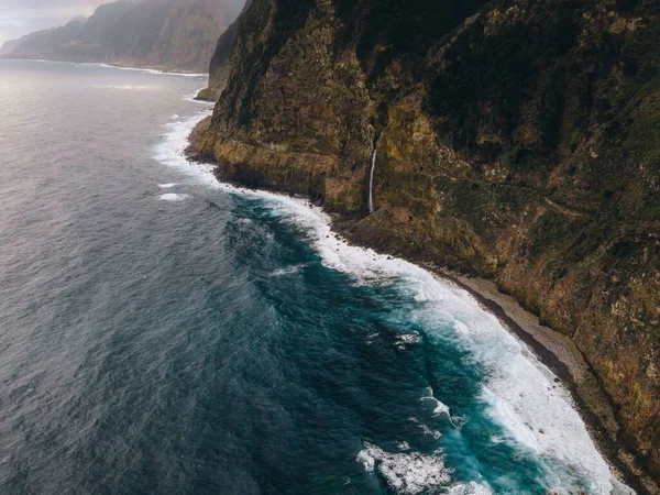 Portekiz, Madeira 'da Cascata do Corrego da Furna' nın insansız hava aracı görüntüsü