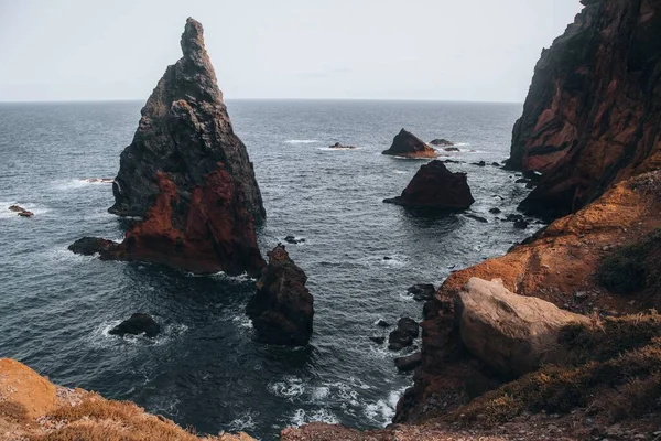 ポルトガルのマデイラ島のポンタ ルレンコハイキングエリアのゴリラロック — ストック写真